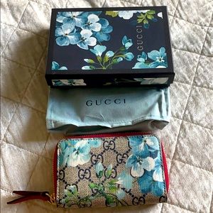 Gucci bloom wallet